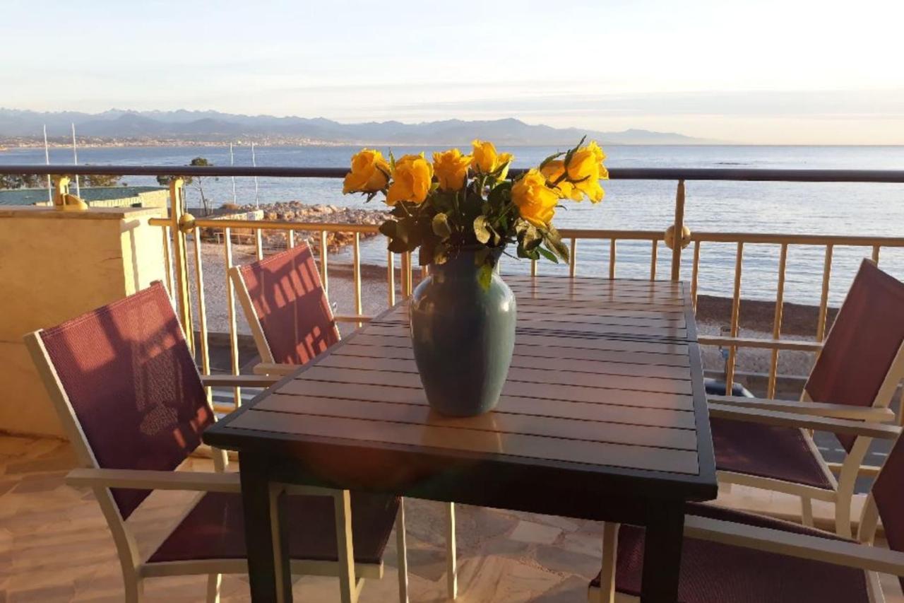 Seafront One Bedroom Apartment With A Terrasse Swimming Pool And A Parking อองทีบส์ ภายนอก รูปภาพ